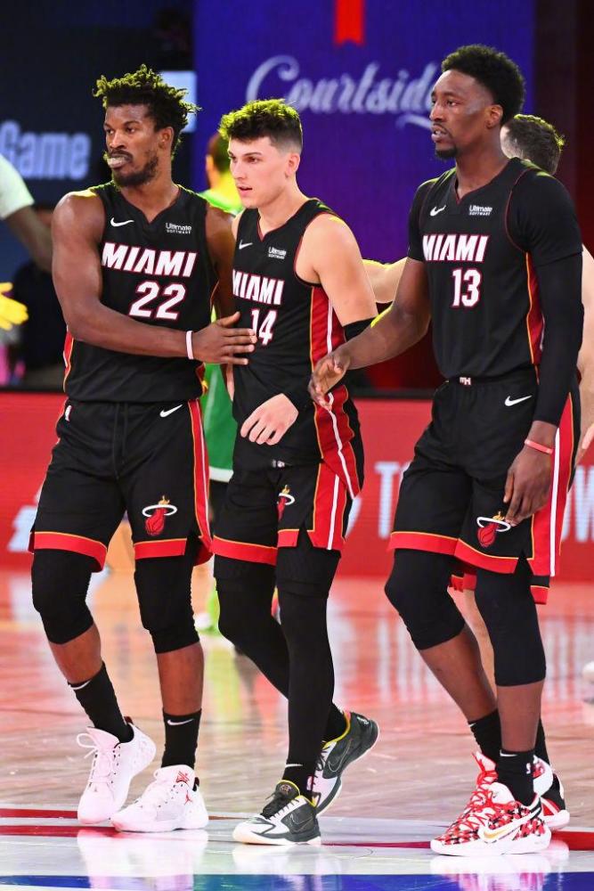 两支球队对 两支球队对