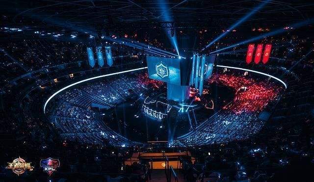 以他在球场 以他在球场