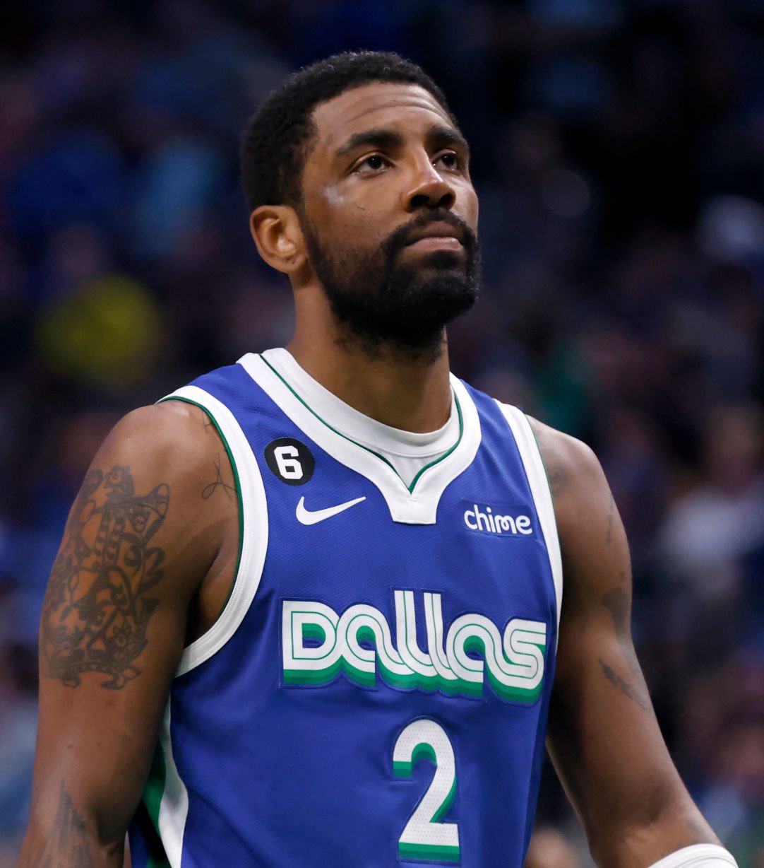 他在短短半 他在短短半